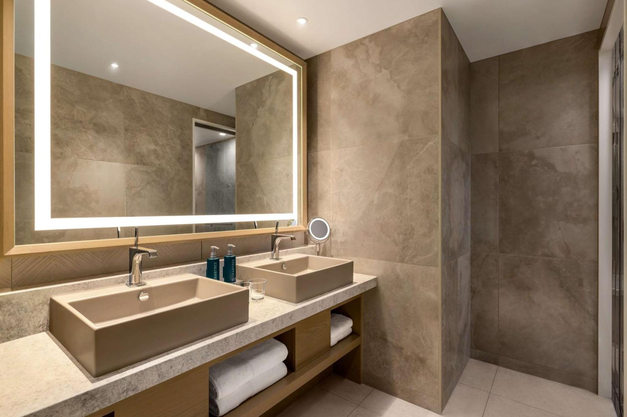 Doubletree By Hilton Toyama Hotell Eksteriør bilde
